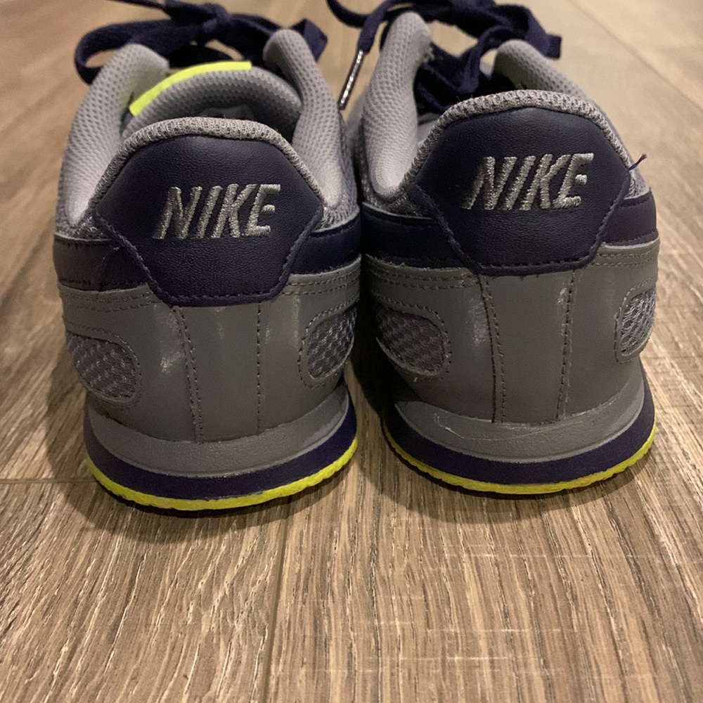 Nike woman sneaker size 7 - Picture 4 of 7